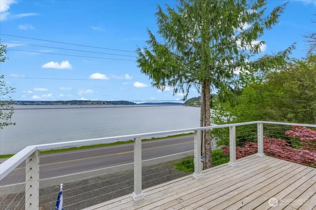 1273 Beach Drive E Port Orchard WA 98366