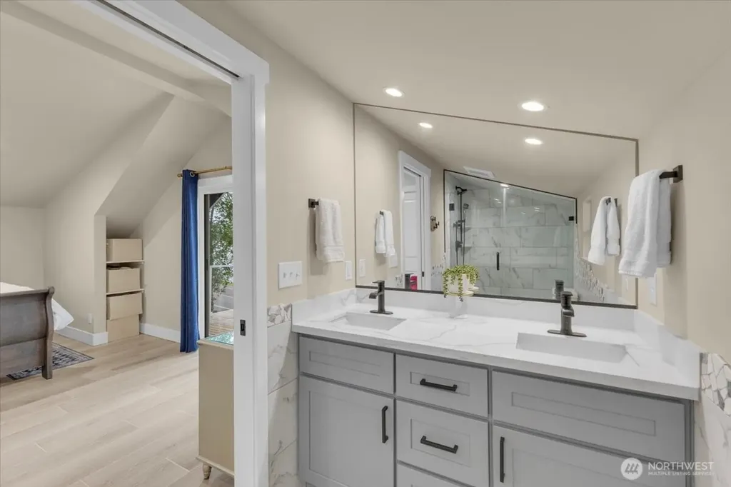1273 Beach Drive E Port Orchard WA 98366