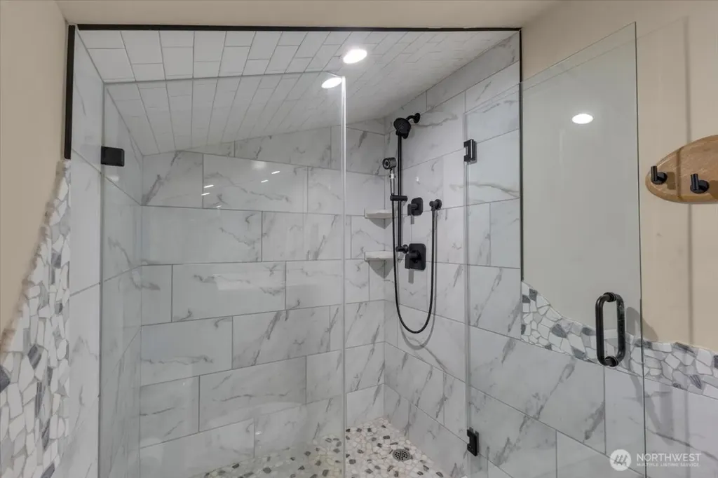 1273 Beach Drive E Port Orchard WA 98366