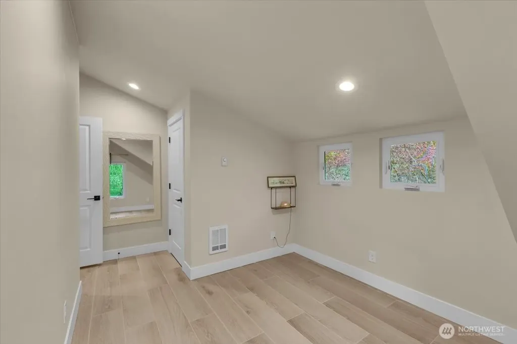 1273 Beach Drive E Port Orchard WA 98366