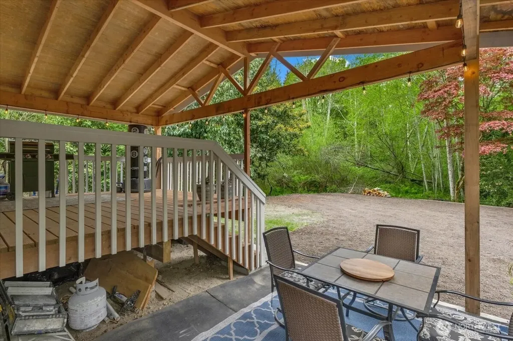 1273 Beach Drive E Port Orchard WA 98366