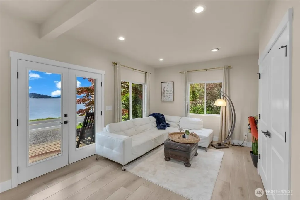 1273 Beach Drive E Port Orchard WA 98366