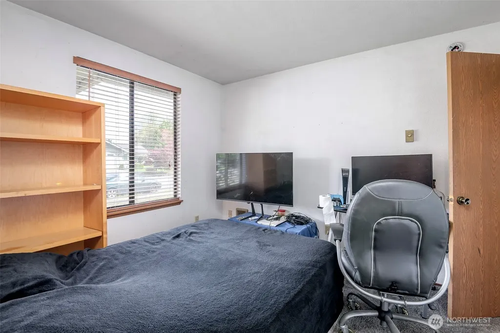 5814 37th Street SE Auburn WA 98092