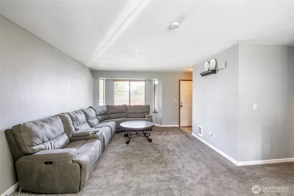 5814 37th Street SE Auburn WA 98092