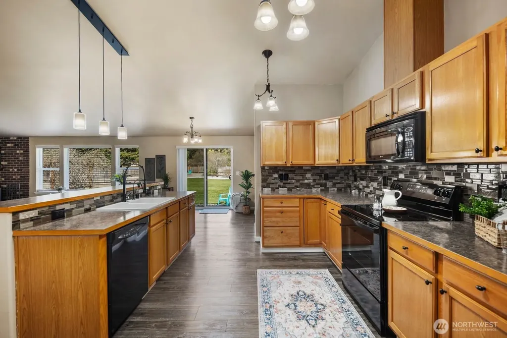33707 Sr 507 S Roy WA 98580
