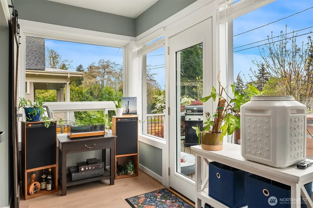 6411 Woodland Place N Seattle WA 98103