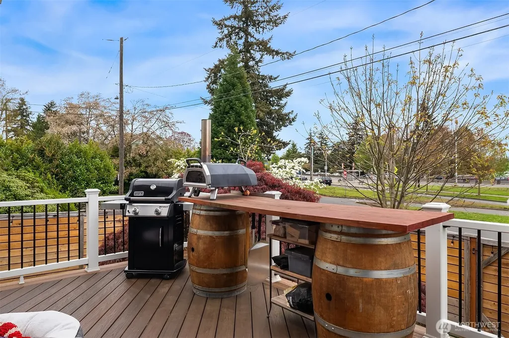 6411 Woodland Place N Seattle WA 98103