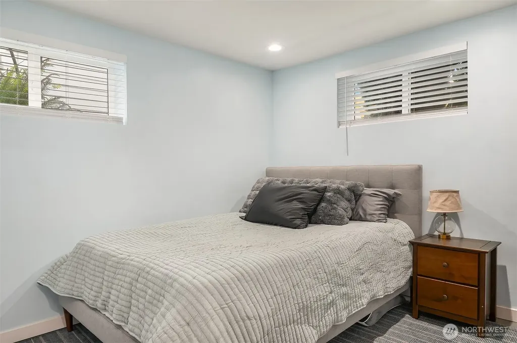 6411 Woodland Place N Seattle WA 98103