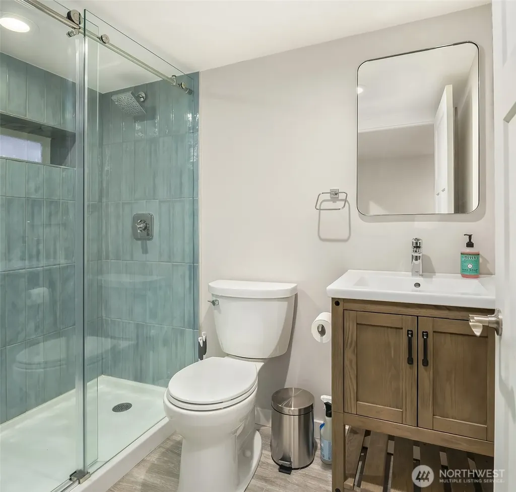 6411 Woodland Place N Seattle WA 98103