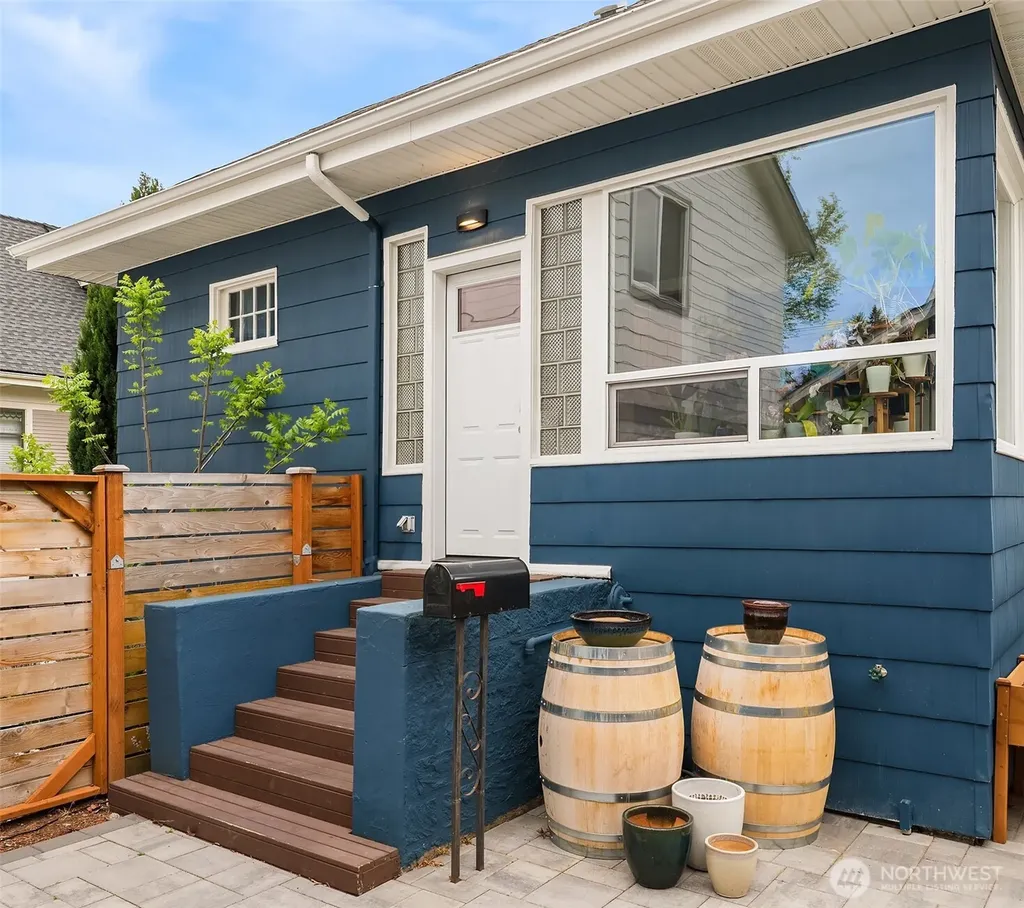 6411 Woodland Place N Seattle WA 98103