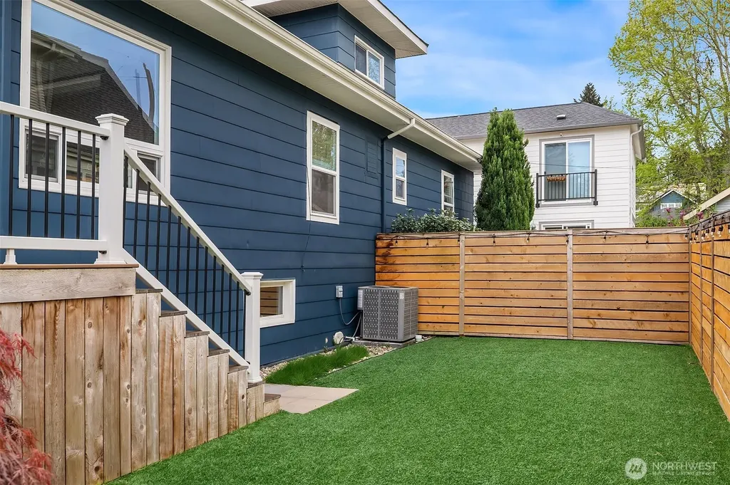 6411 Woodland Place N Seattle WA 98103