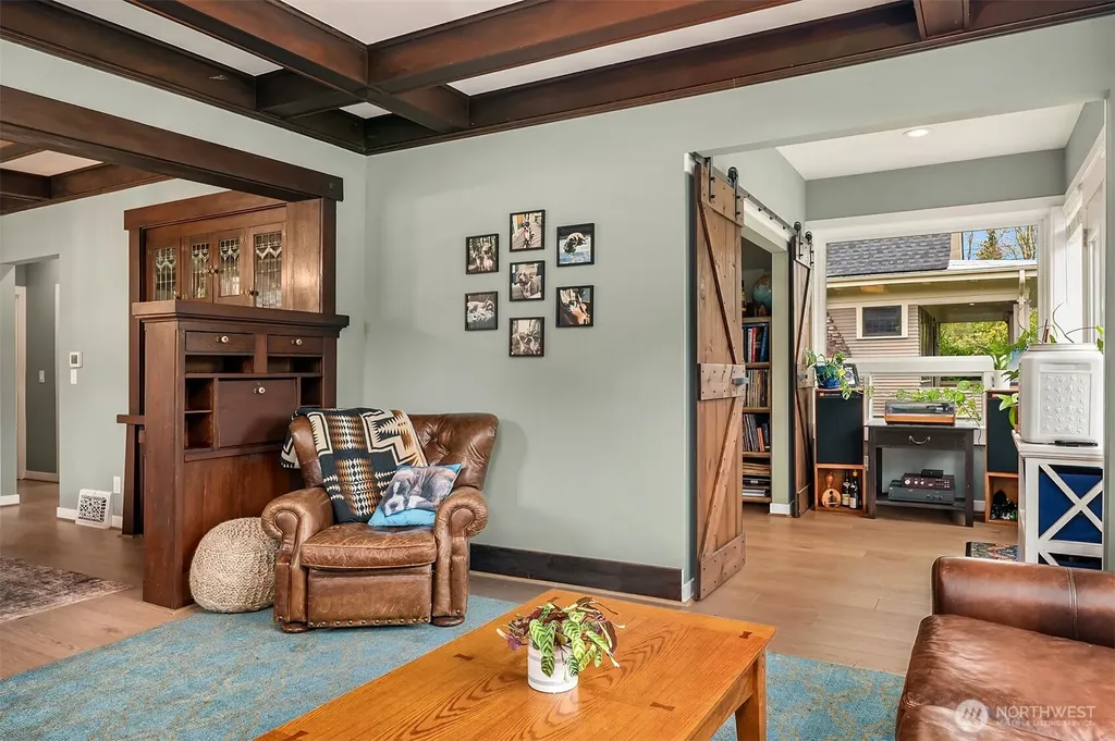 6411 Woodland Place N Seattle WA 98103