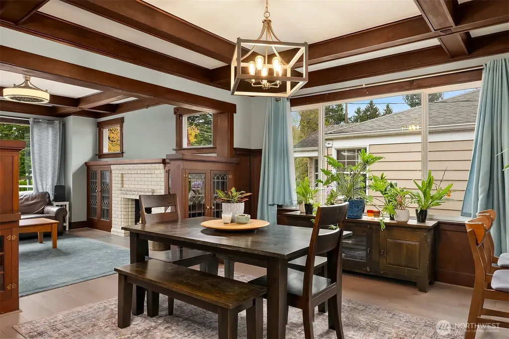 6411 Woodland Place N Seattle WA 98103