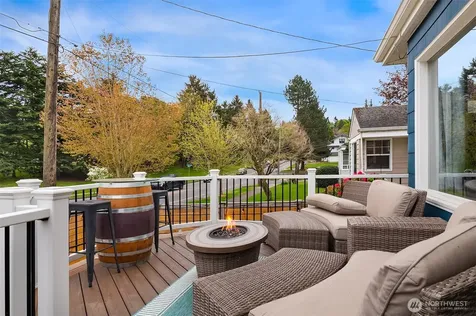 6411 Woodland Place N Seattle WA 98103