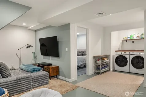 6411 Woodland Place N Seattle WA 98103