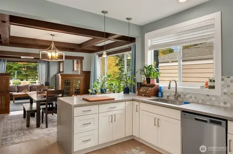 6411 Woodland Place N Seattle WA 98103