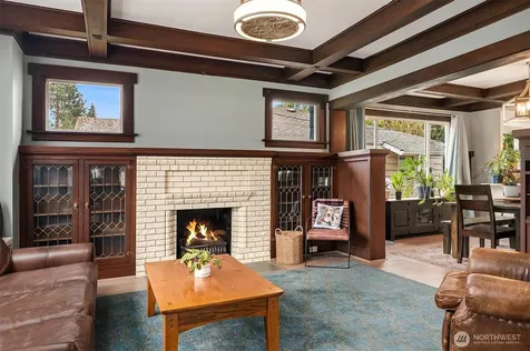 6411 Woodland Place N Seattle WA 98103