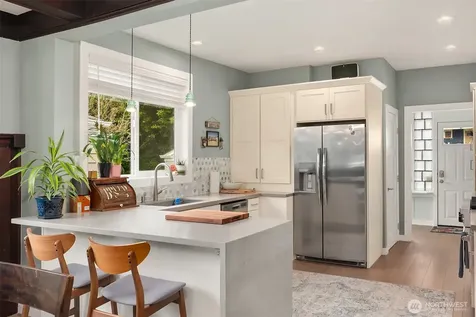 6411 Woodland Place N Seattle WA 98103