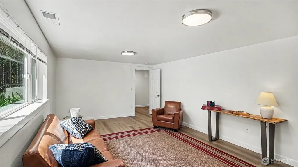 11040 40th Avenue NE Seattle WA 98125