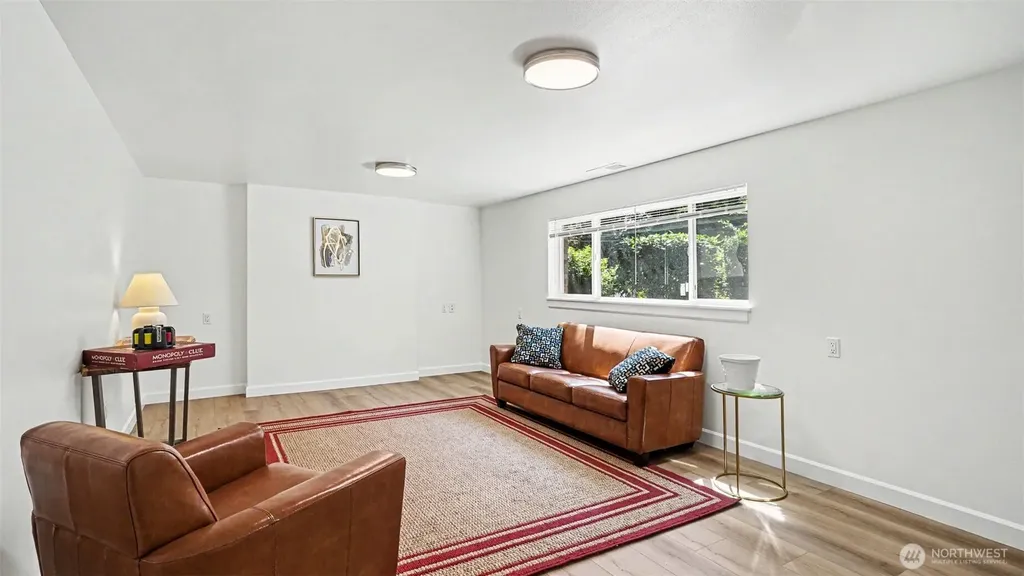 11040 40th Avenue NE Seattle WA 98125