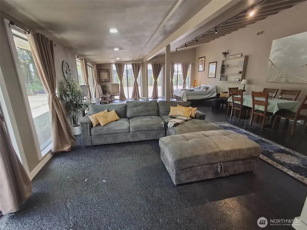 310 W Pine Street Elma WA 98541