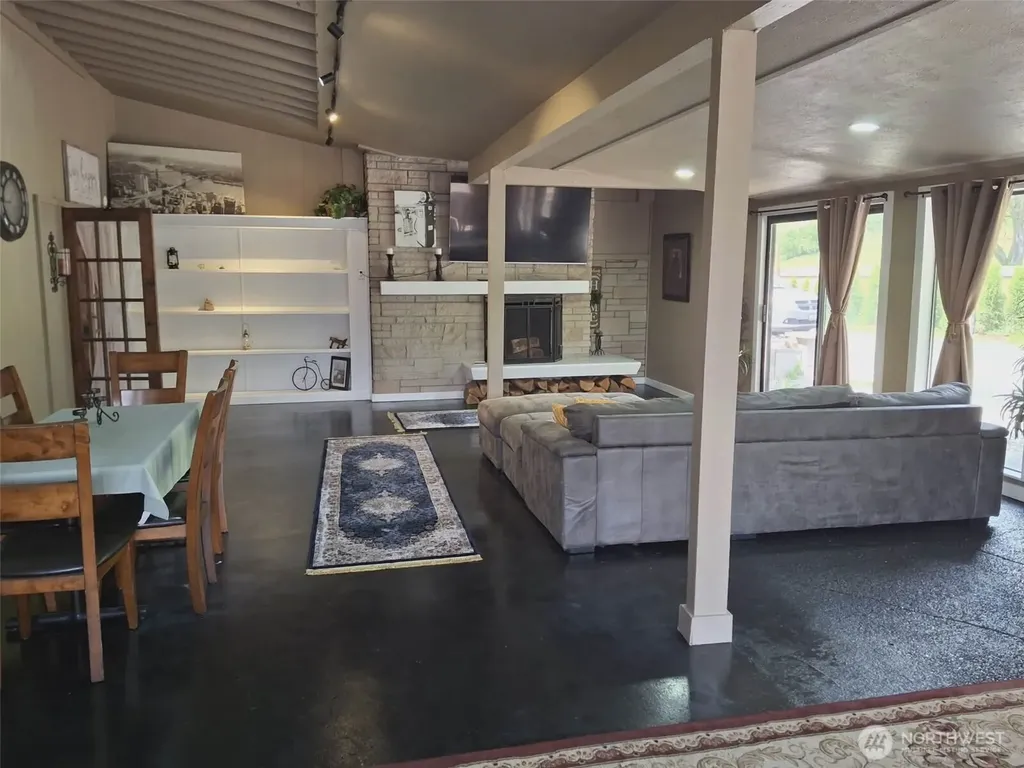310 W Pine Street Elma WA 98541