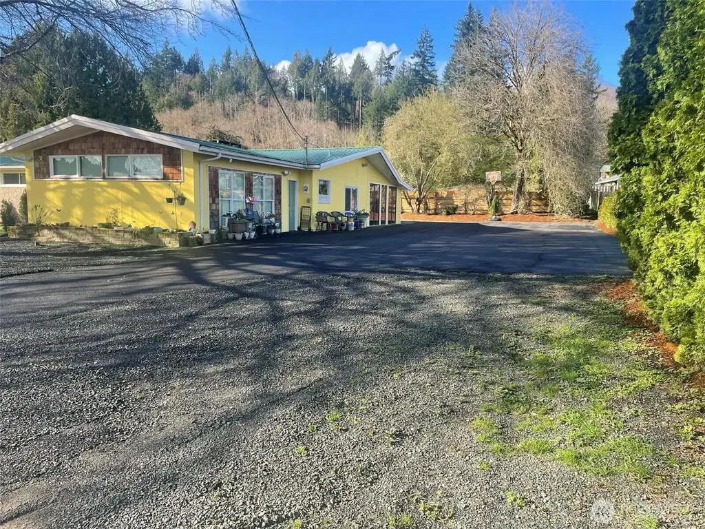 310 W Pine Street Elma WA 98541