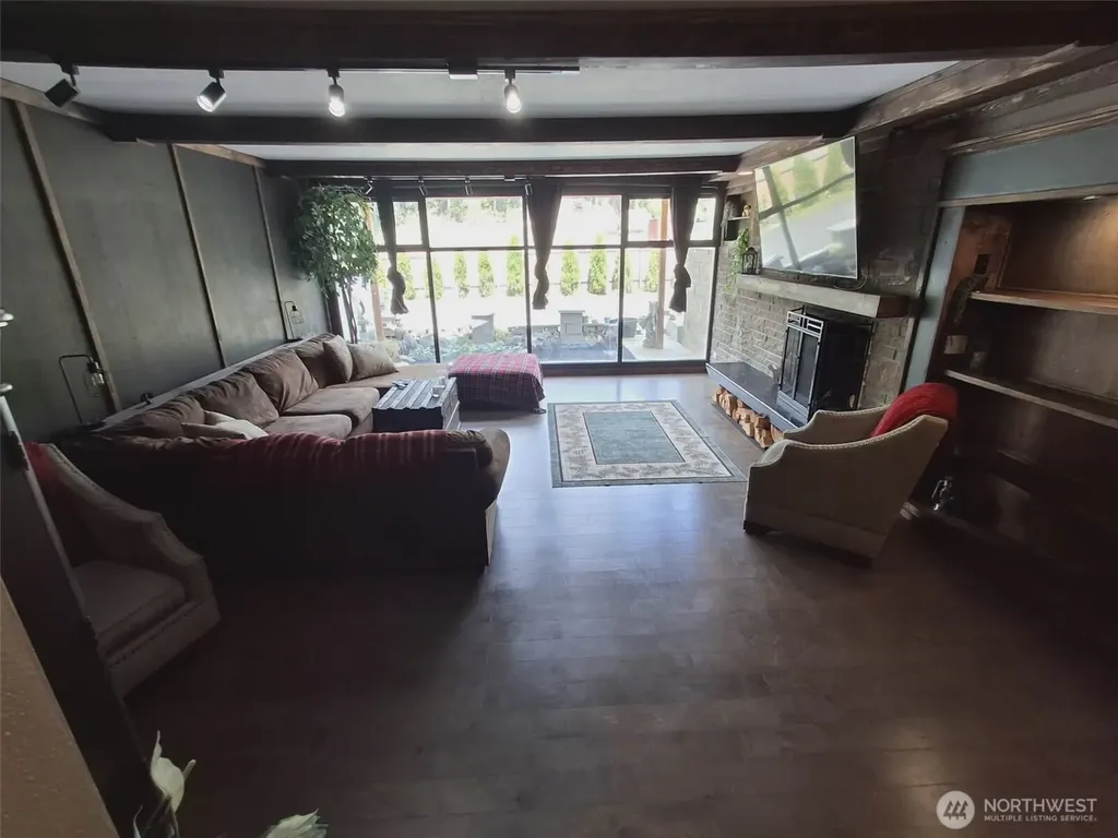 310 W Pine Street Elma WA 98541