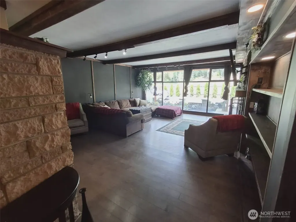 310 W Pine Street Elma WA 98541