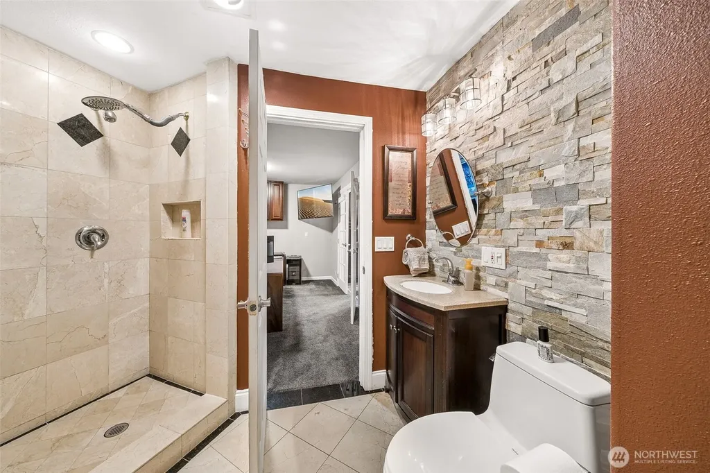 6804 Vandermark Road Bonney Lake WA 98391