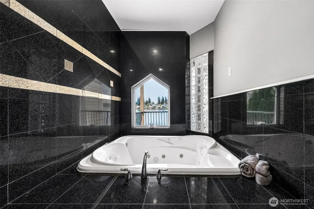 6804 Vandermark Road Bonney Lake WA 98391