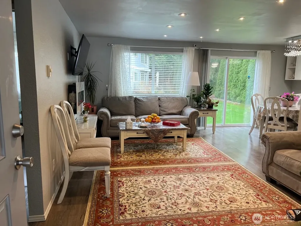 9116 1st Place NE Lake Stevens WA 98258