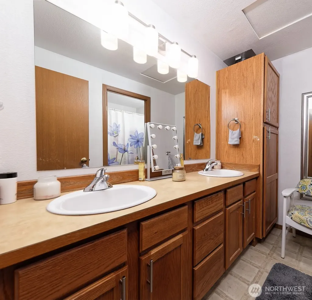 361 N North Hill Road Hoodsport WA 98548