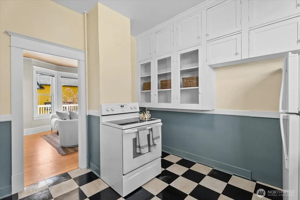 920 4th Avenue N Seattle WA 98109