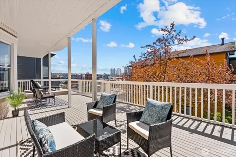 920 4th Avenue N Seattle WA 98109