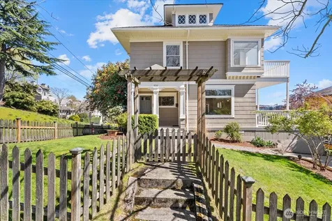 920 4th Avenue N Seattle WA 98109