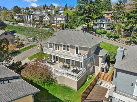920 4th Avenue N Seattle WA 98109