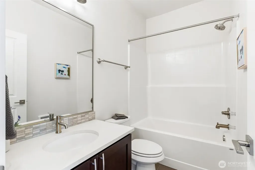 966 6th Avenue NE Issaquah WA 98029