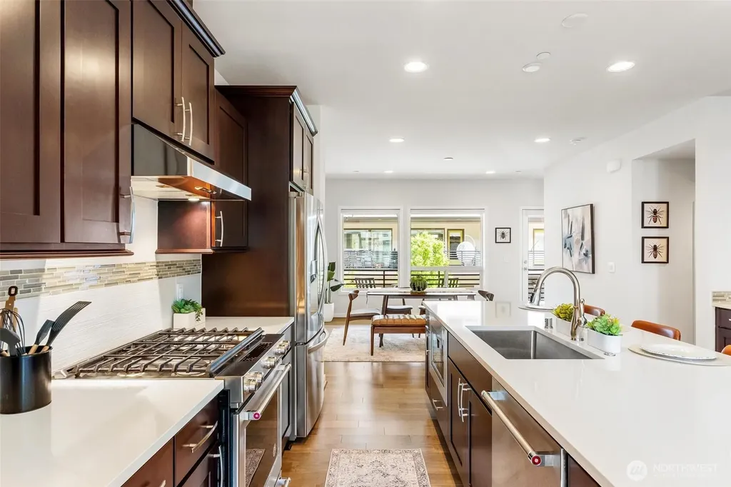 966 6th Avenue NE Issaquah WA 98029