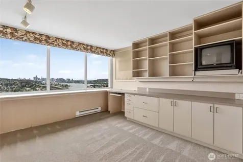 4540 8th Avenue NE Seattle WA 98105