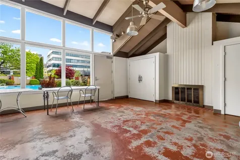 4540 8th Avenue NE Seattle WA 98105
