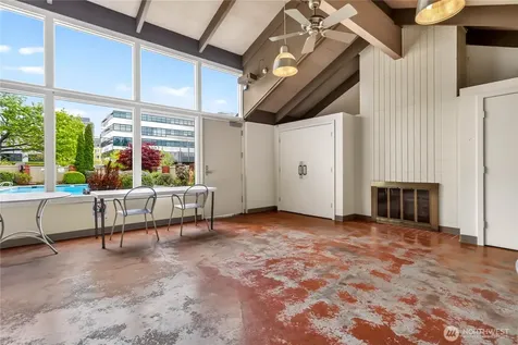 4540 8th Avenue NE Seattle WA 98105