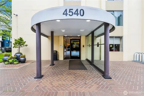 4540 8th Avenue NE Seattle WA 98105