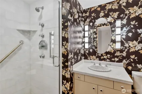4540 8th Avenue NE Seattle WA 98105