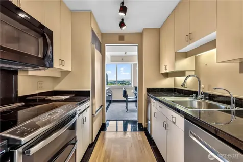 4540 8th Avenue NE Seattle WA 98105