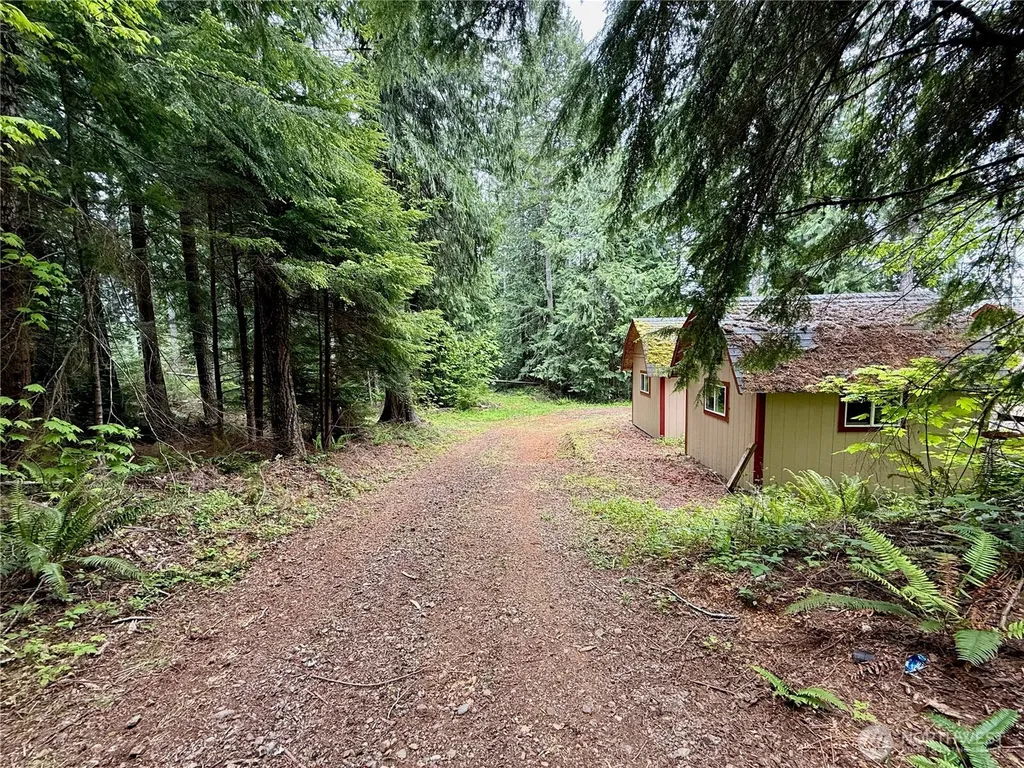 650 W Cushman Ridge Drive Hoodsport WA 98548