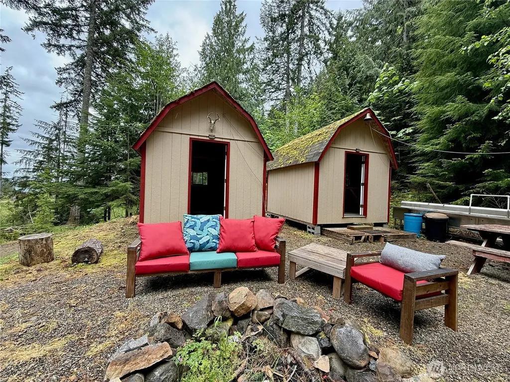 650 W Cushman Ridge Drive Hoodsport WA 98548