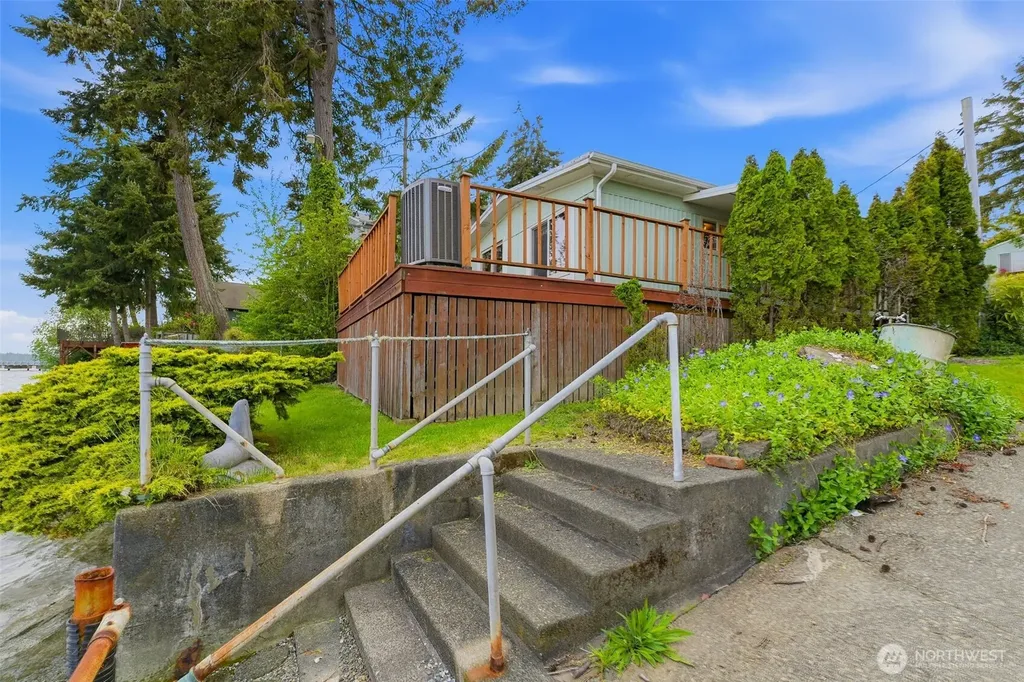 2838 Steamboat Island Loop NW Olympia WA 98502