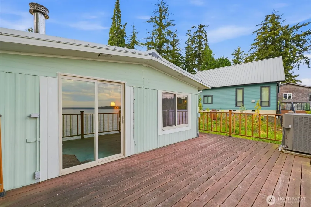 2838 Steamboat Island Loop NW Olympia WA 98502