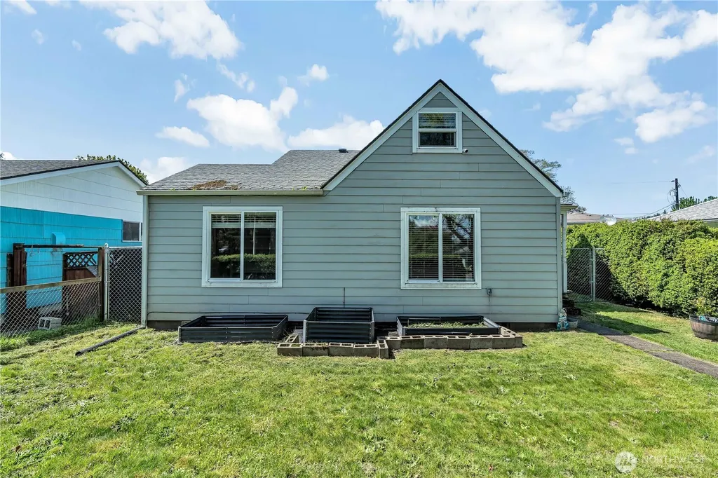 1629 7th Avenue Longview WA 98632